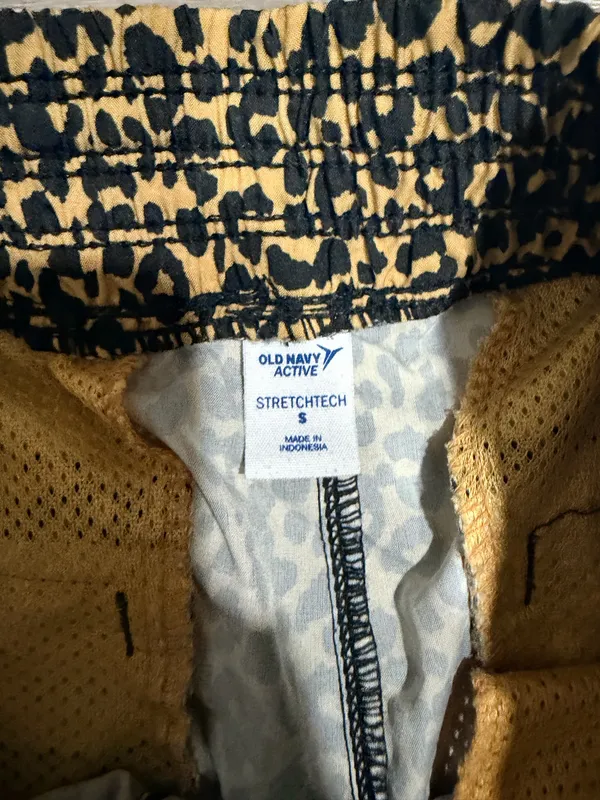 Old navy shorts - Image 2