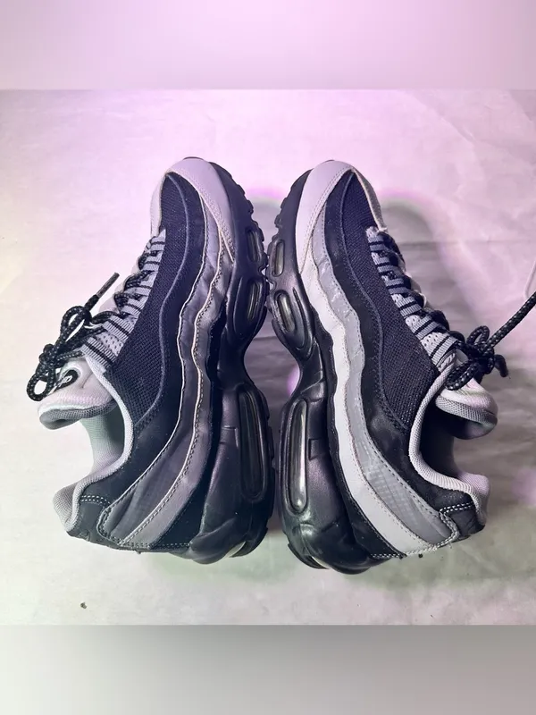 Nike womes 's Black & Gray Mesh Air Max 95 Sneakers - Image 10