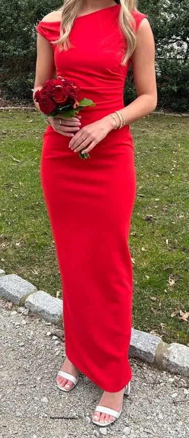Showpo Red prom dress - Image 4