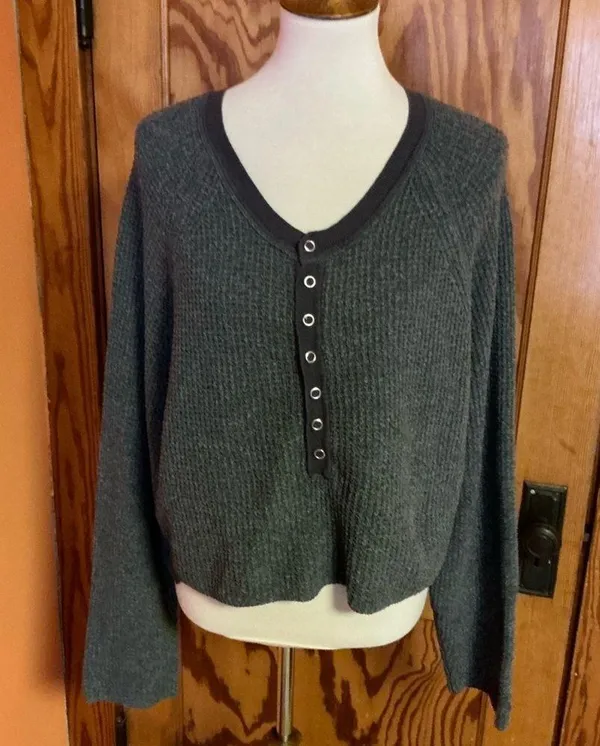 Urban Outfitters Grey Beachy Sweatshirt - Image 10