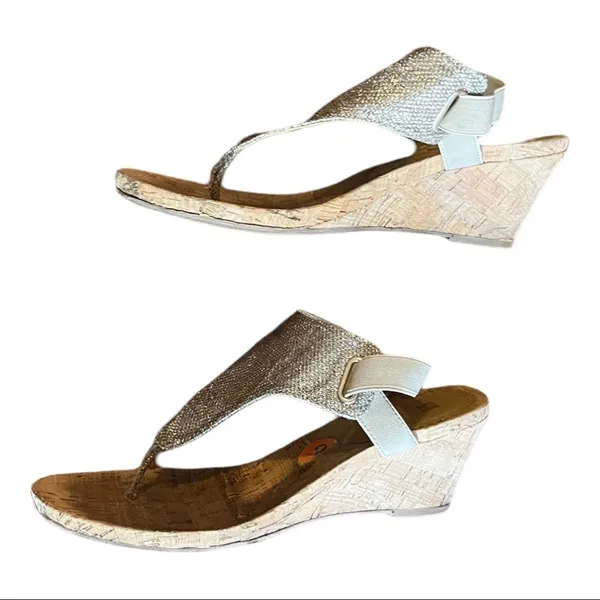 𝅺White Mountain Gold Glitter Wedges Size 9.5M - Image 5