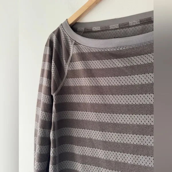 Nike‎ Dri-Fit Long Sleeve Mesh Striped Gray Top - Image 2