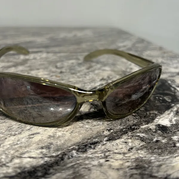 Stylish Green Sunglasses - Image 2