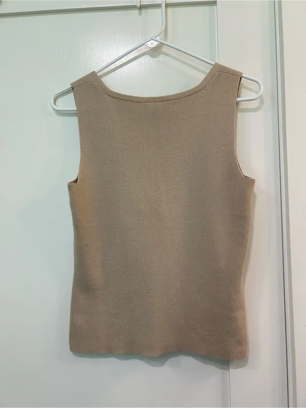 Ann Taylor Beige Sleeveless Knit Top Size Medium - Image 2