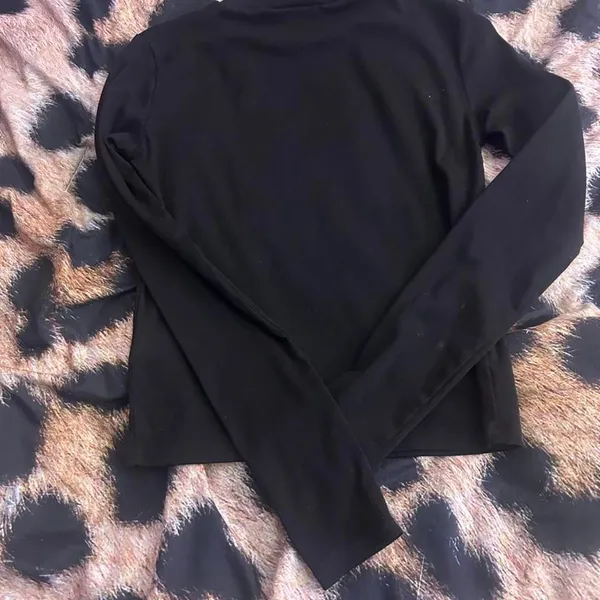 Edikted Women's Black Crop-top - Image 4