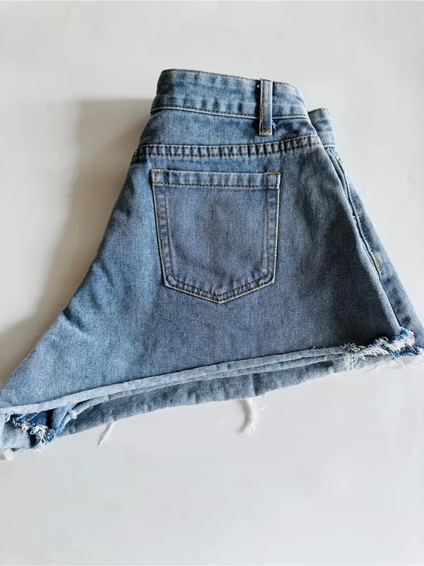 SweatyRocks Light Wash High-Rise Denim Shorts with Frayed Hem Size Medium - Image 5