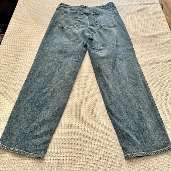 Old Navy Relaxed Fit Women’s Jeans in Blue - Image 9