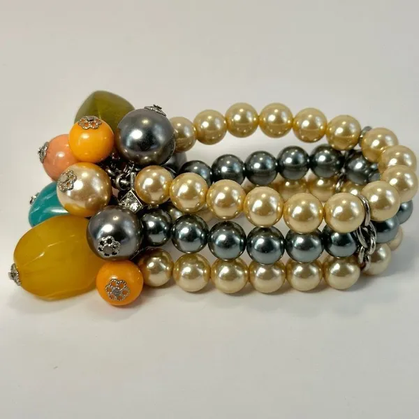 Triple strand faux pearl cluster beaded bracelet - Image 2