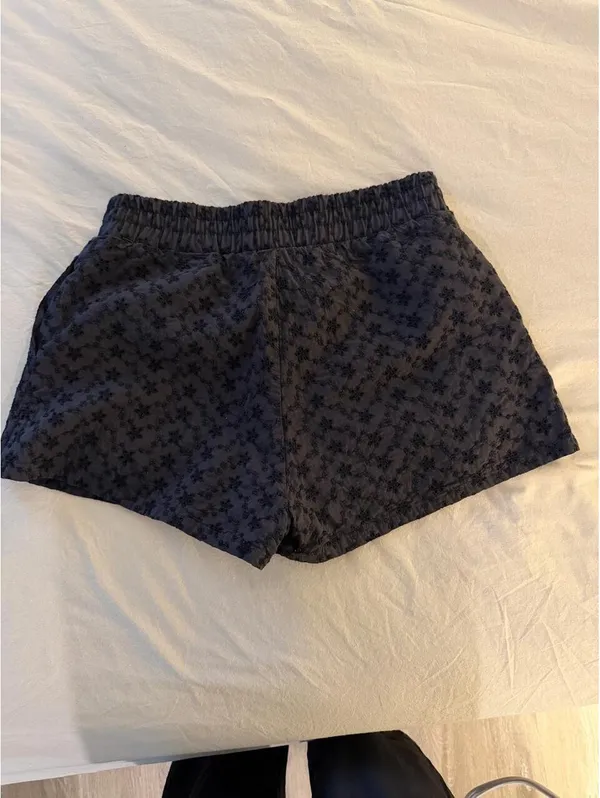 H&M shorts - Image 3