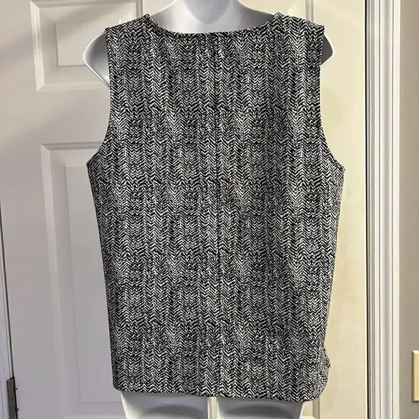 Banana Republic Sleeveless Black and White Abstract Pullover Shell- Large - Image 8