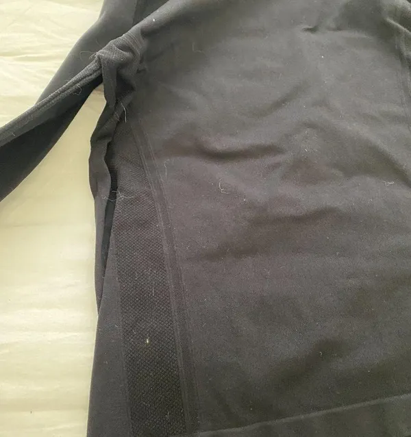 Black long sleeve athletic shirt with thumb holes - Image 4