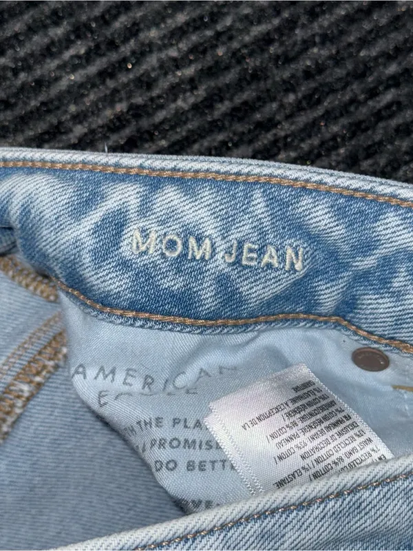 American Eagle Mom Jeans Light Wash High Rise Women’s 6 R Strigid Tapered 90s - Image 8