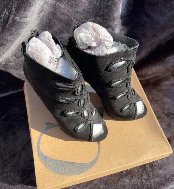 Black Suede Heel Size 7 - Image 2