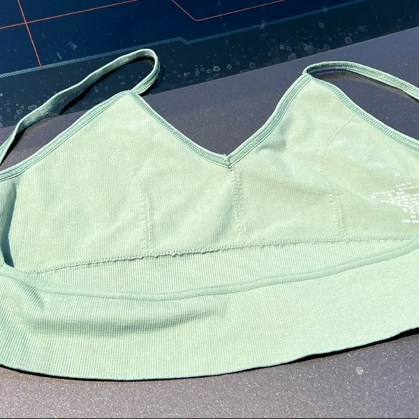 Small green triable nylons seamless top - Image 3
