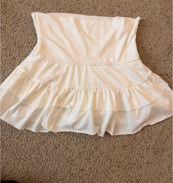 Amazon Mini ruffled white skirt with built in shorts - Image 2