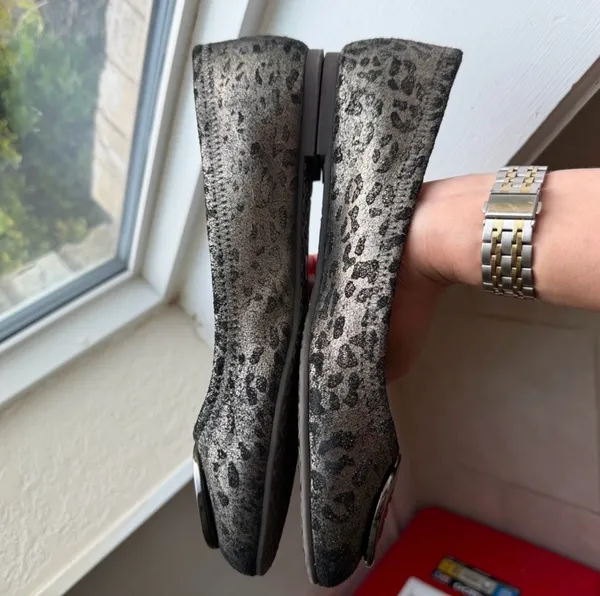 Tory Burch Luisa Anthracite Leopard Metallic Ballet Flats - Image 4