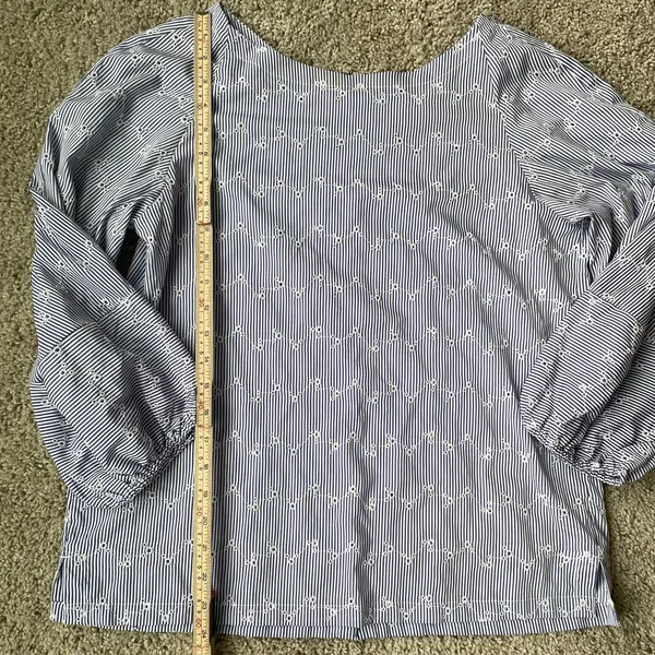 LOFT blue and white striped eyelet blouse Sz Medium - Image 4