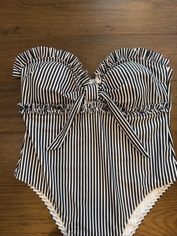 SHEIN Black & White Striped Women’s ' One-Piece Swimsuit Size Large - C45-055 - Image 3