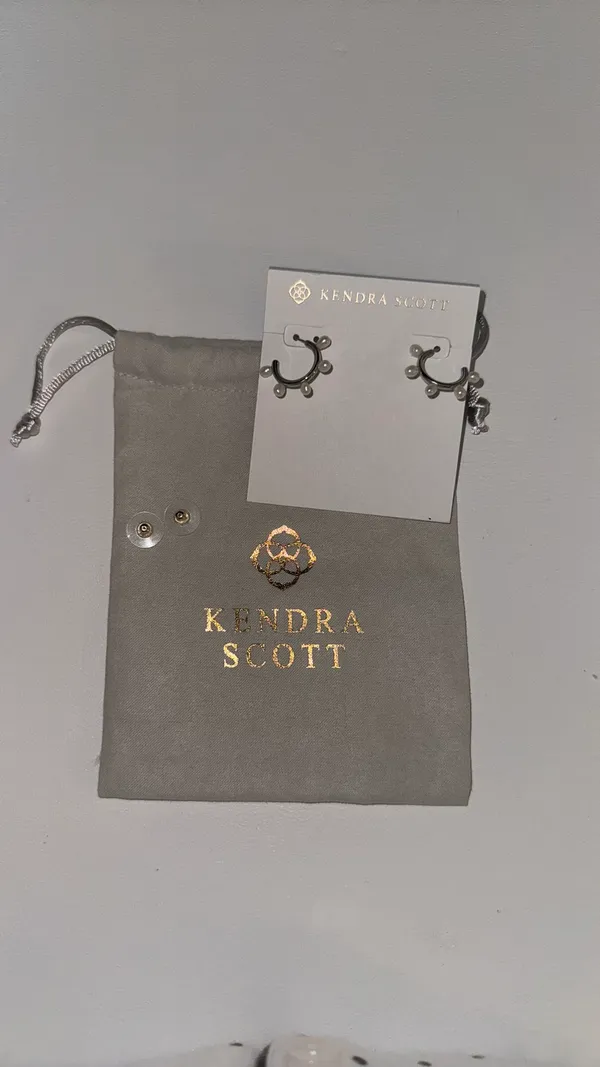 Kendra Scott Earrings - Image 3