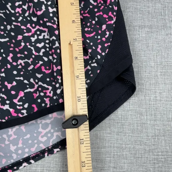 Under Armour Running Shorts Womens Large Black Pink Print 3 In Lined HeatGear - Image 3