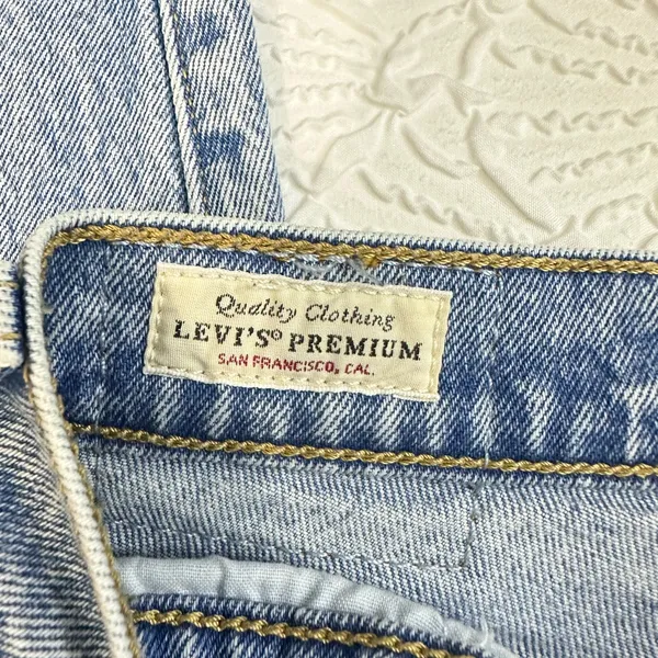 Levi's Premium Wedgie jeans button fly high waist size 26 - Image 4