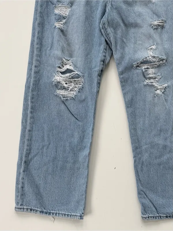 Levi’s Distressed Ribcage Straight Ankle Jeans size 30 - Image 3