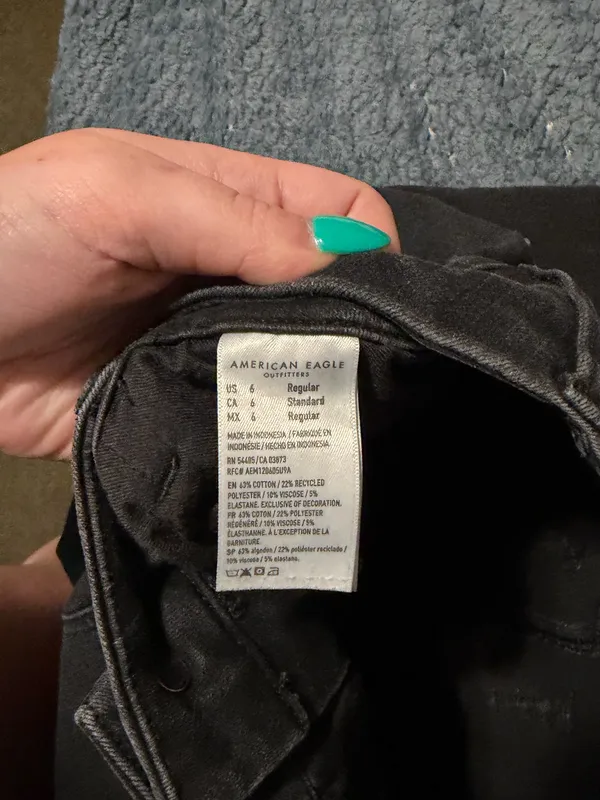 American Eagle Jeans - Image 4