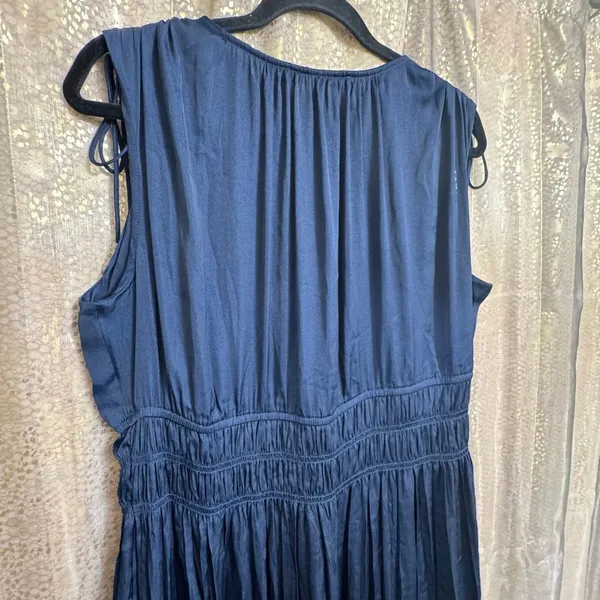 White House Black Market Navy Blue Sleeveless Pleated Midi Dress XL - Image 9