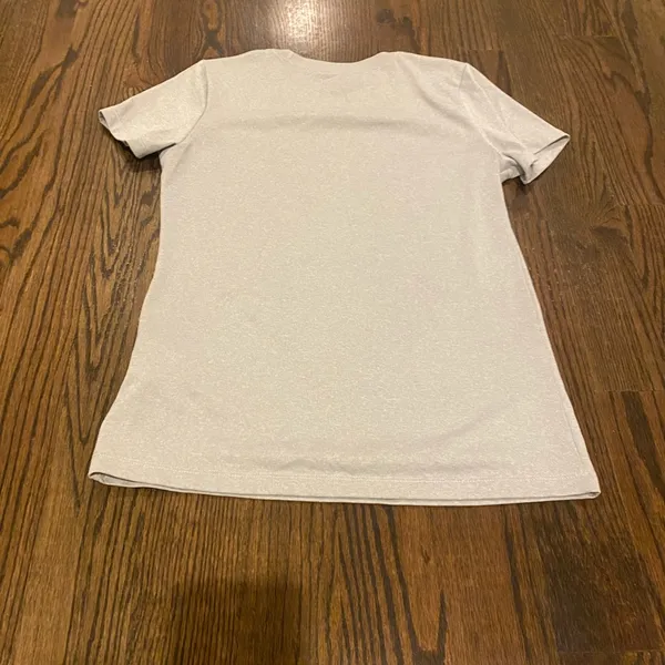 Women’s dri-fit nike tee extra  small - Image 3