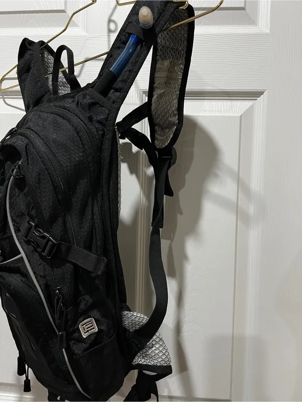 FUL Unisex Multi Sport Hydration Cargo Black With Hydration bladder plastic bag - Image 7