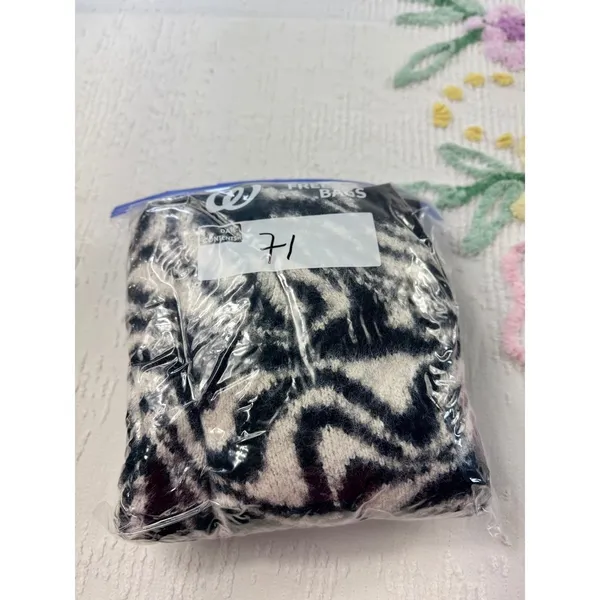 SO Goods For Life Zebra Print Pullover Sweater Women's‎ Large Knit Cozy - Image 11