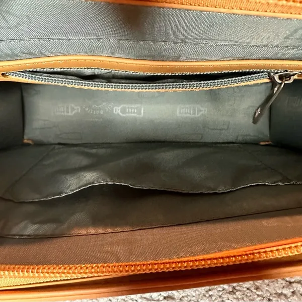 (NWOT) Pixie Mood - The Zoe Crossbody Vegan Leather‎ Bag, Honey Zip Closure - Image 4