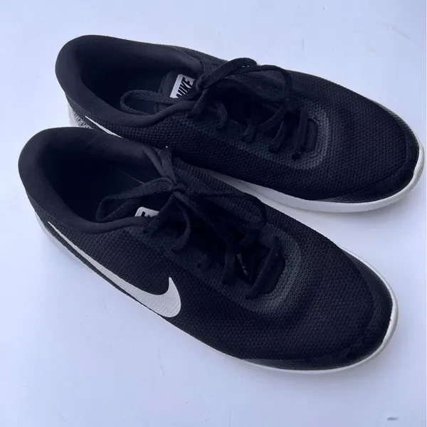Nike Women's Black and White Athletic Sporty Running Swoosh Logo Sneakers Sz 8.5 - Image 9