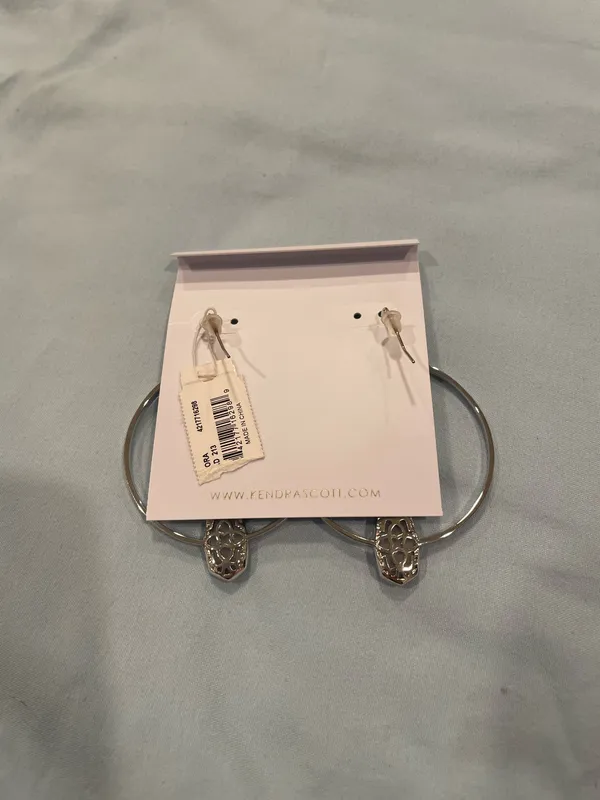 Kendra Scott Large Silver Round Earrings - Image 3