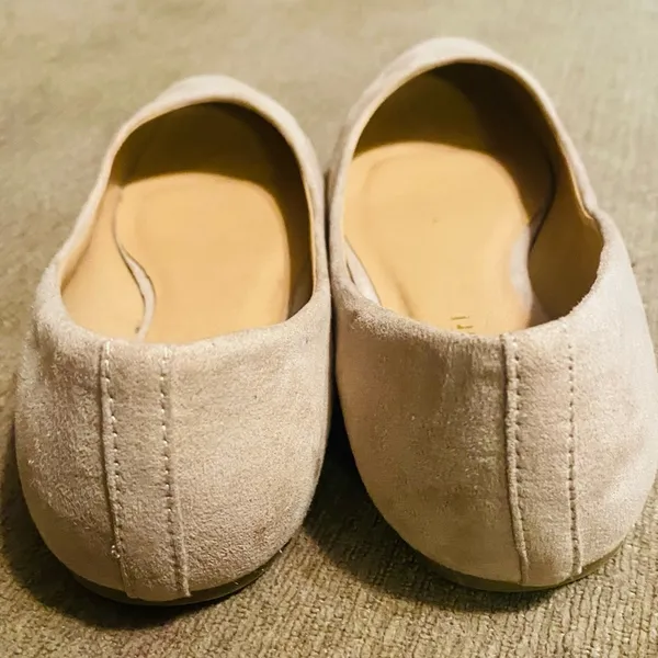 Madden Girl Faux-Suede Ballet Flats Size 7.5 Tan Color. Good condition - Image 3