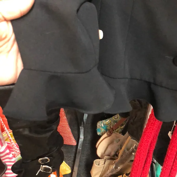 Neiman Marcus Size 4 Black blazer with ruffles edges - Image 4