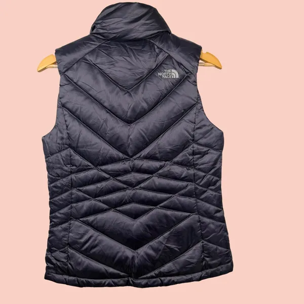 The North Face Women's Small Purple 550 Down Chevron Quilted Vest Pink Lining - Image 3