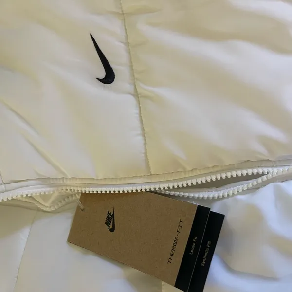 Nike Women's Sportswear Classic white Puffer Therma-FIT Loose Vest - Image 4