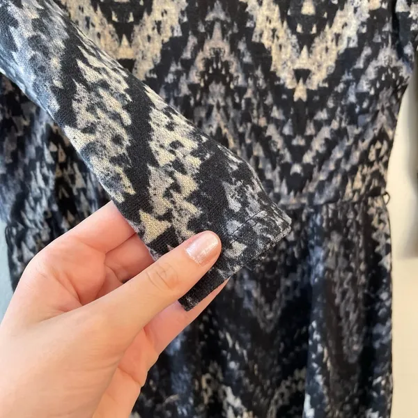Lila Rose Geometric Arrow Low Cut 3/4 Sleeve Woman's Dress Navy Blue White Midi‎ - Image 2
