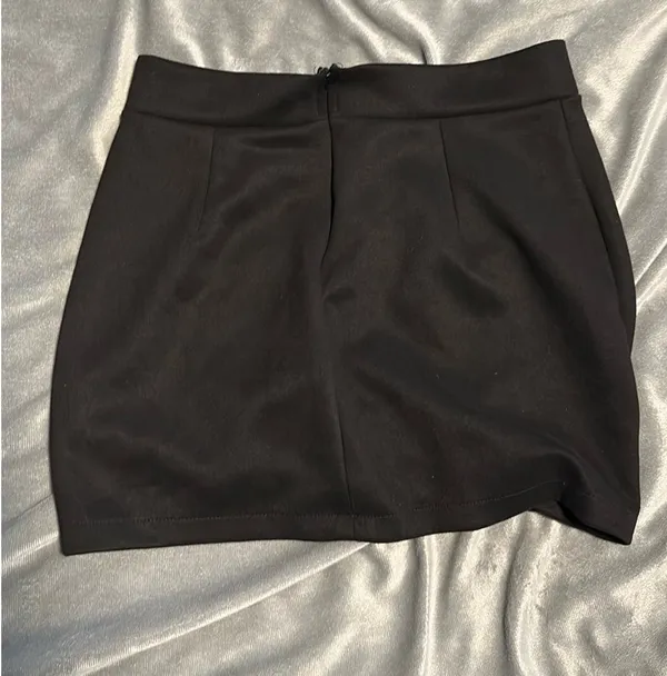 Vestidos Vertigo’s black skirt - Image 2