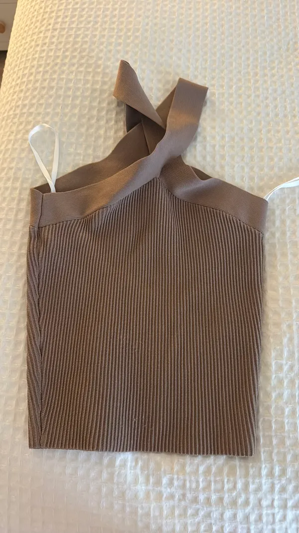 Aritzia Babaton Top Sculpt Knit - Image 3