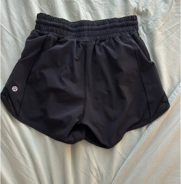Lululemon Hotty Hot Shorts 4" High-Rise Black - Image 2
