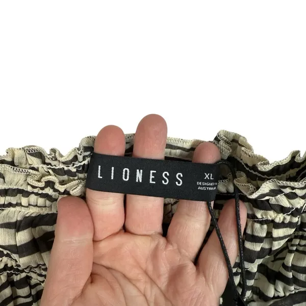 NWT Lioness Women’s District Sheer Asymmetrical Top in Zebra Print Size XL - Image 9