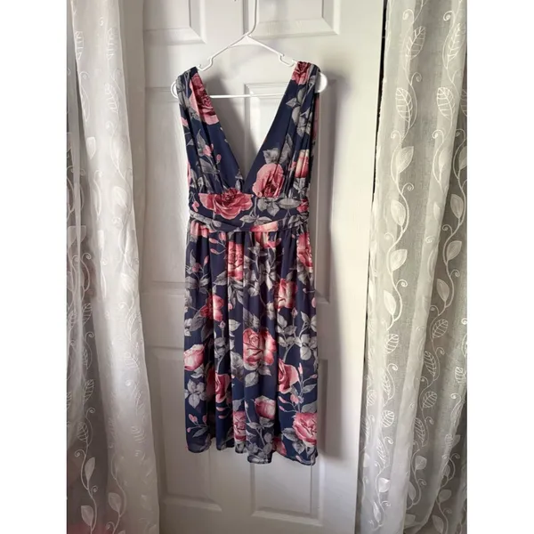 Lulus Queen of Hearts Floral V-Neck Sleeveless Midi Dress flowy side slit size M - Image 10