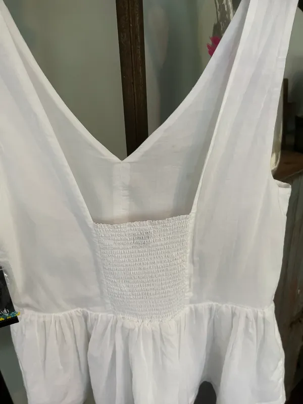 Crown & Ivy NWT Size XS Sleeveless White Top - Image 4