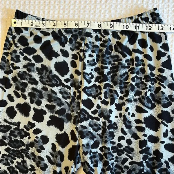 NEW! Leopard Print Women’s Bike Shorts Size X-LARGE Gray Black - Image 5