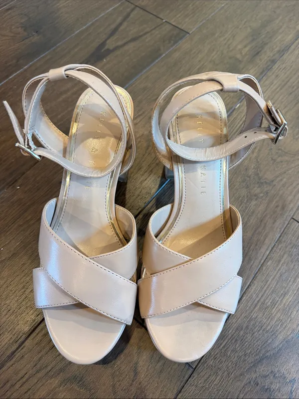 Kelly & Katie Liliena Sandal Size 6 in Tan - C33-070 - Image 2