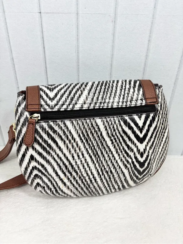 Liz Claiborne Black & White Chevron Crossbody with Brown Trim - Image 3