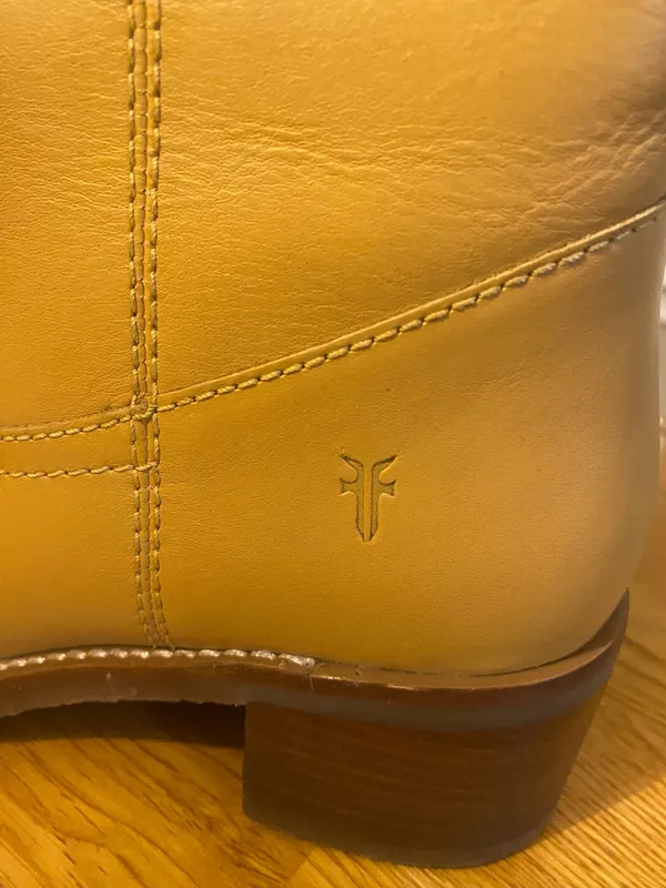 Frye Women’s Fall Boots yellow Camryn 8.5  - Image 2