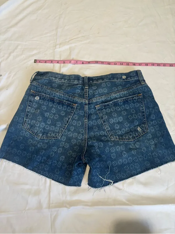 Universal Thread Denim Floral-Print High-Rise Jean Shorts - Blue - Image 5